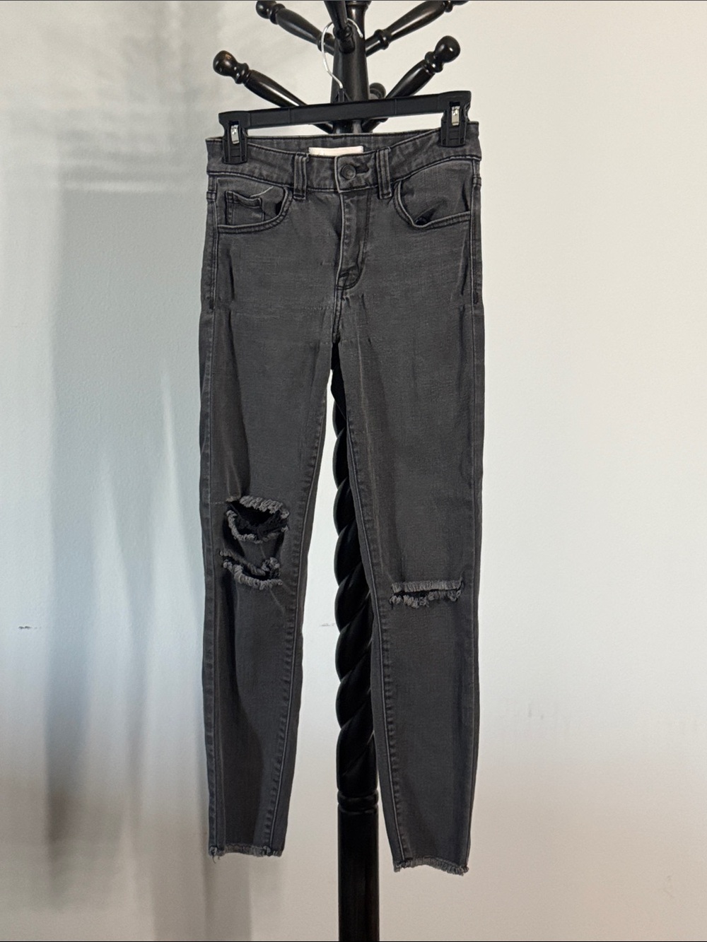 Charcoal Gray Distressed Skinny Jeans 7.T